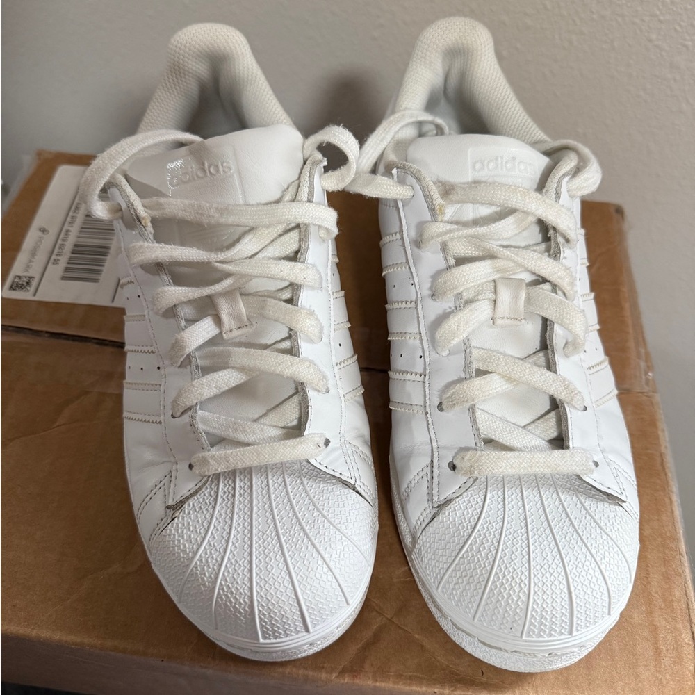 Adidas Sneakers